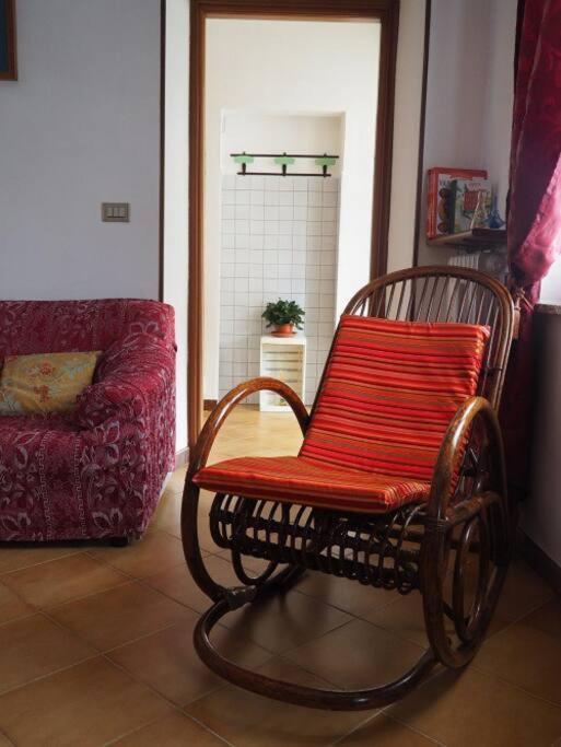 דירות Magliano Alfieri Casa Volpe מראה חיצוני תמונה